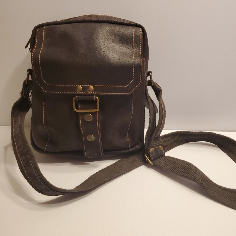 Messenger Bag David King & Co Distressed Leather messenger bag. New, with tag